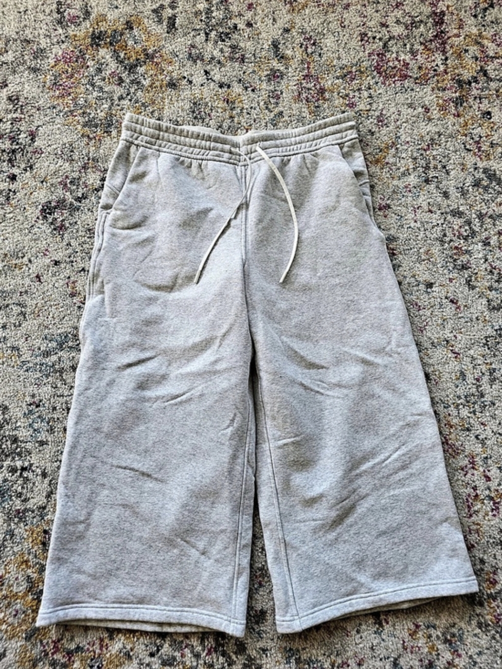 Lululemon Loungeful Wide Leg Cropped Sweatpants in Gray Size 12